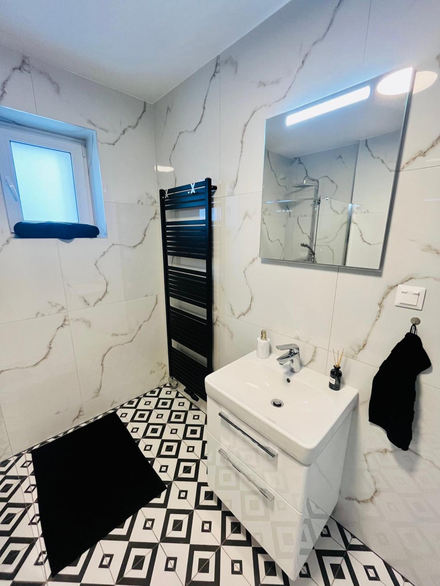 Apartment Riviera Centrum, Private Parking And Smart Check In บันสกาบิสตรีตซา ภายนอก รูปภาพ